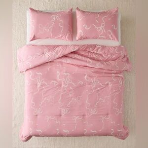 URBAN OUTFITTERS Painted Bows Patterned Comforter and Sheets Set